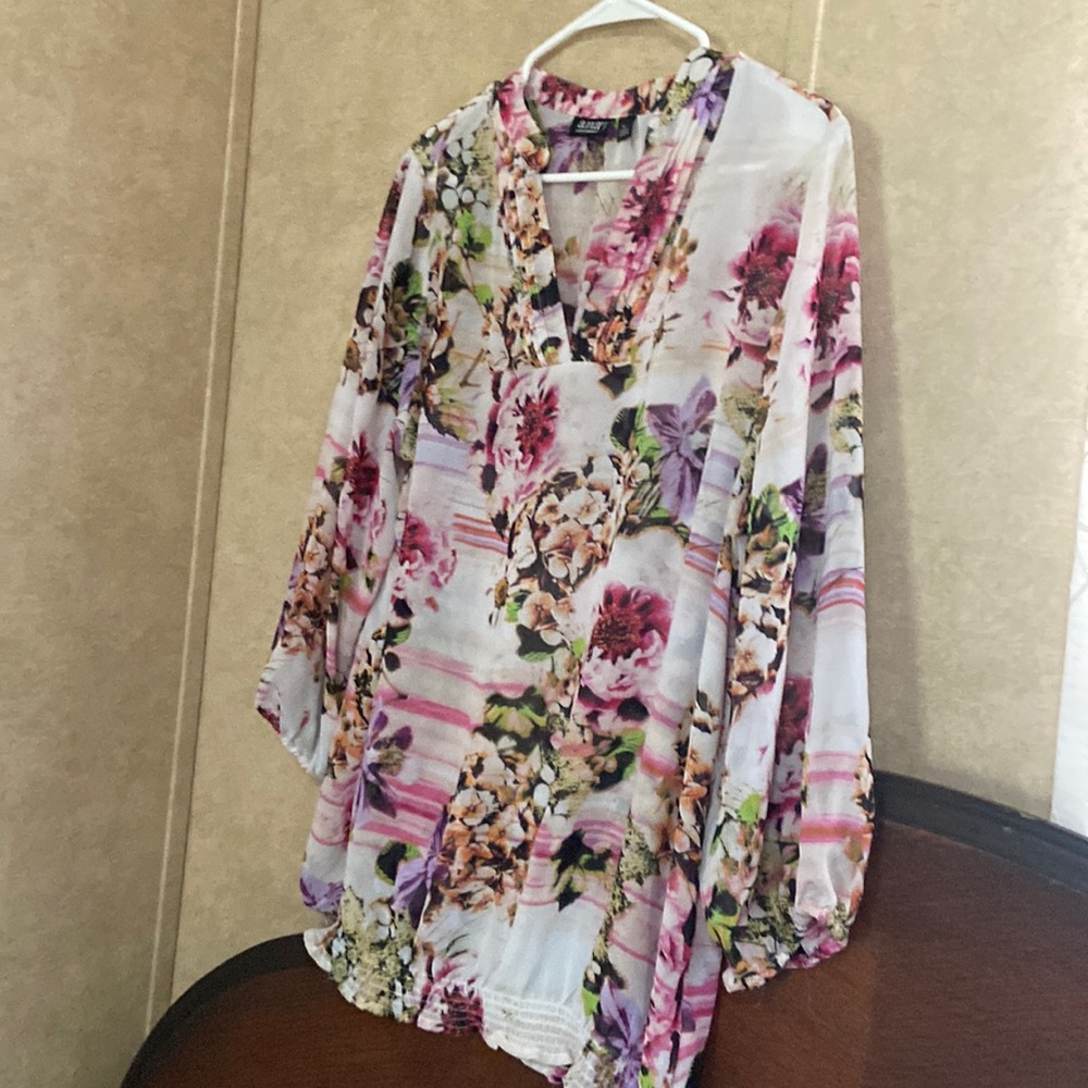 Size 1x  pretty flower print super comfy